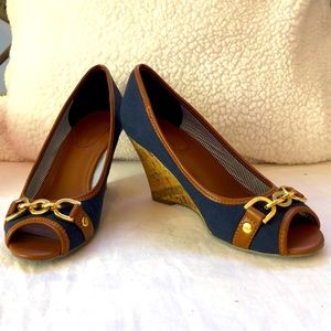 Tommy Hilfiger Navy size 6 peep toe wedge